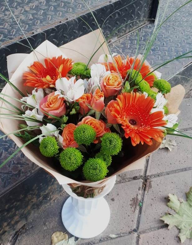 Букет цветов из: Герберы, Хризантемы, Альстромерии и Розы в Равнинном