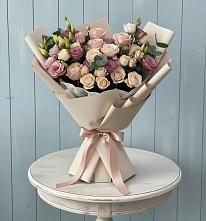 Букет цветов из:  Розы и Лизиантусы в Равнинном