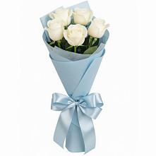 Букет 5 Белых роз Проуд в Равнинном