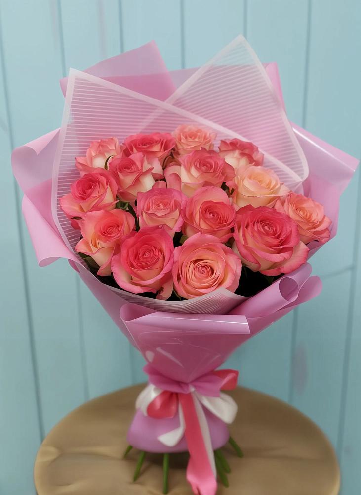 Букет 15 Розовых роз Равель в Равнинном