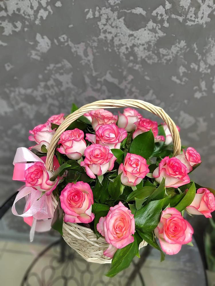 Цветочная композиция из Розы в корзине в Равнинном