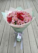 Букет цветов из:  Альстромерии в Равнинном