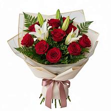 Букет цветов из:  Лилии и Розы в Равнинном