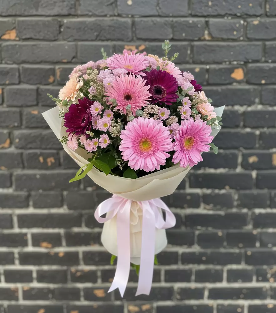Букет цветов из: Герберы и Хризантемы в Равнинном
