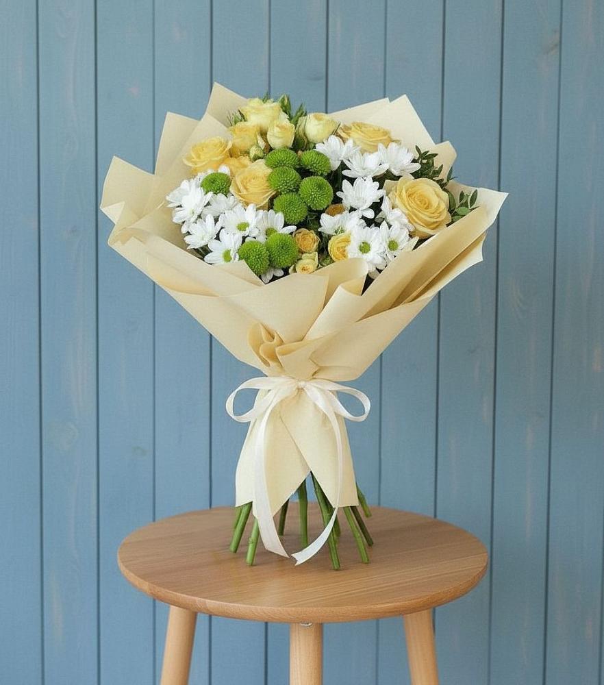 Букет цветов из: Хризантемы и Розы в Равнинном