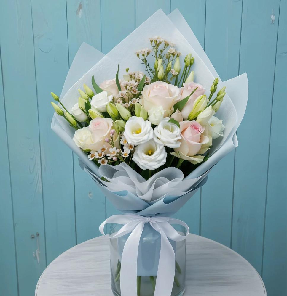 Букет цветов из: Розы и Лизиантусы в Равнинном