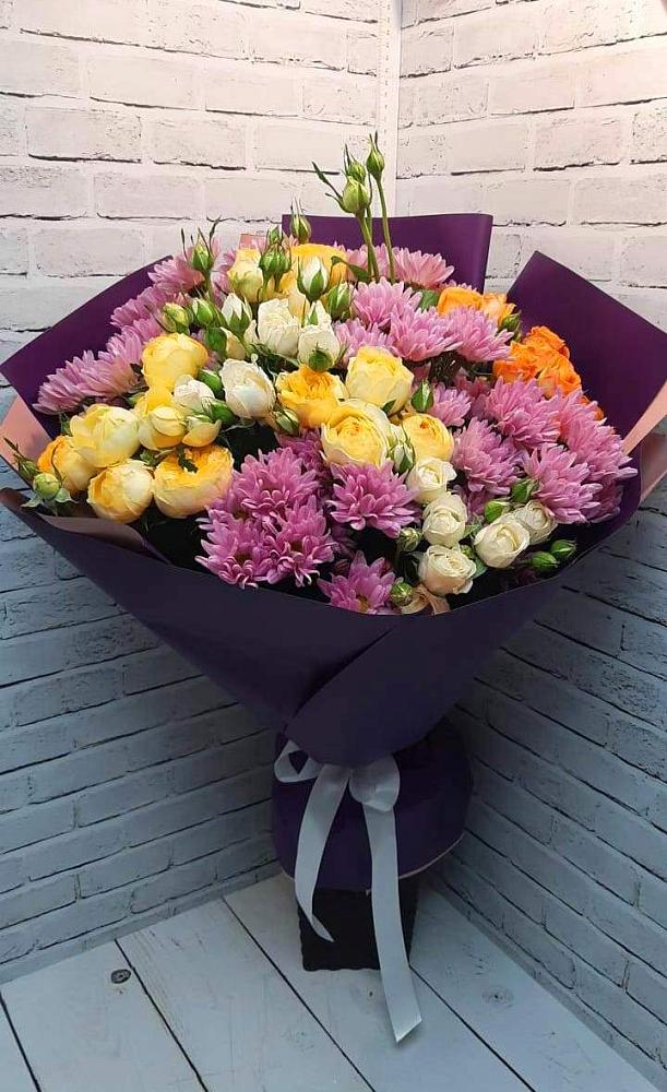 Букет цветов из: Хризантемы и Розы в Равнинном