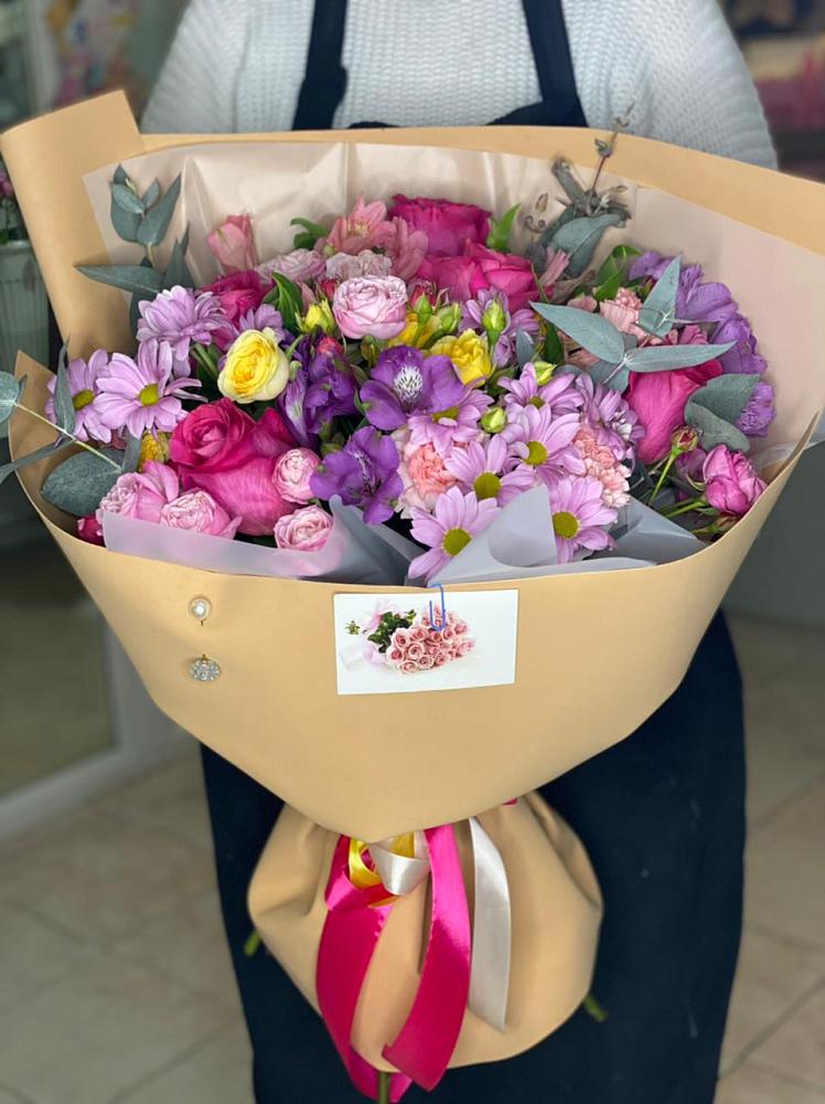 Букет цветов из: Хризантемы, Гвоздики и Альстромерии в Равнинном