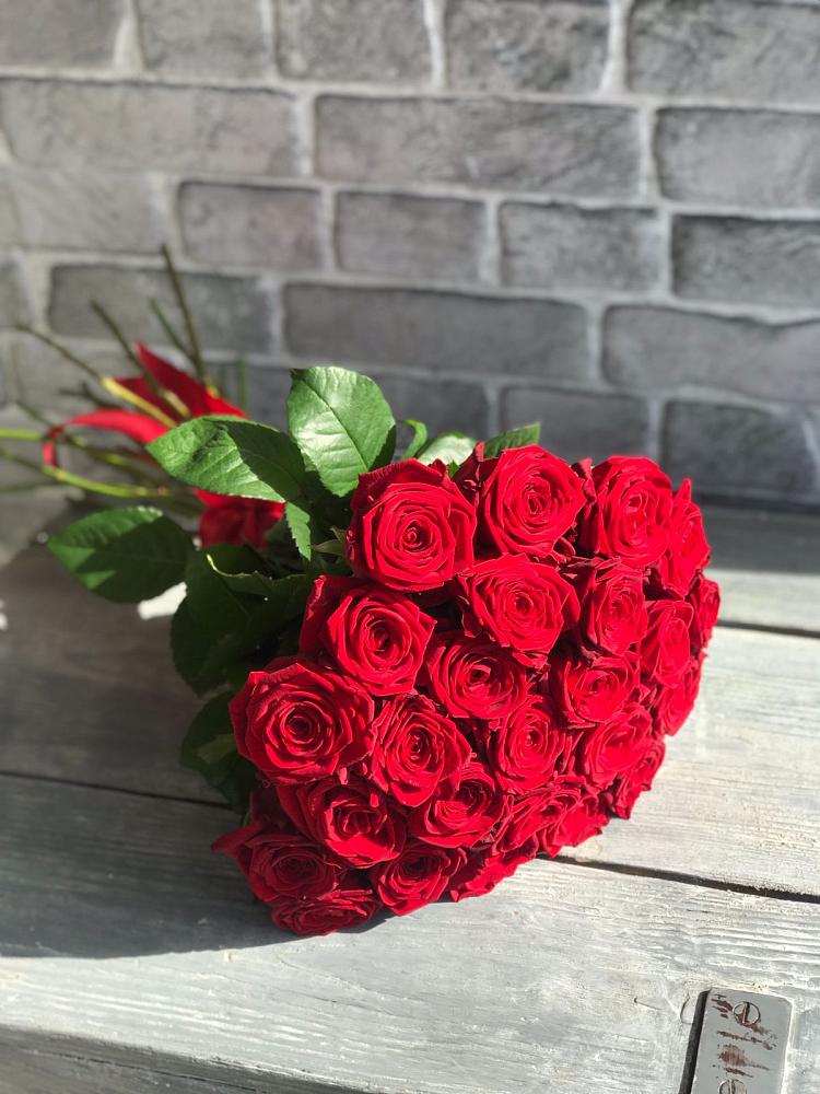Букет Красные розы Фридом в Равнинном