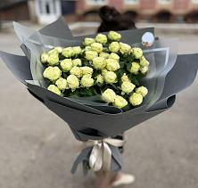 Букет Белые кустовые розы Солинеро в Равнинном