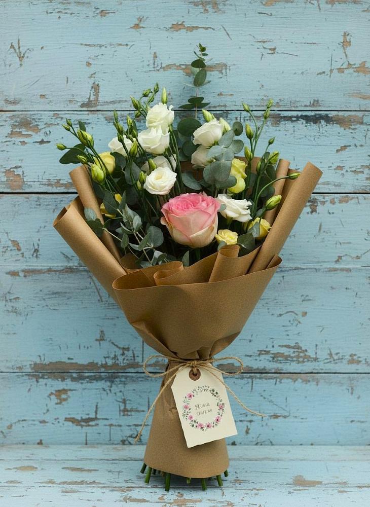 Букет цветов из: Розы и Лизиантусы в Равнинном