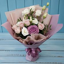 Букет цветов из:  Розы и Лизиантусы в Равнинном