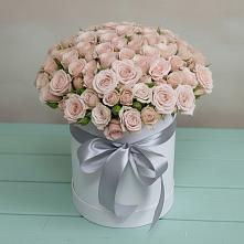 Цветочная композиция из Розы в шляпной коробке в Равнинном