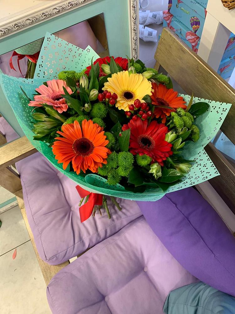 Букет цветов из: Герберы, Хризантемы и Альстромерии в Равнинном