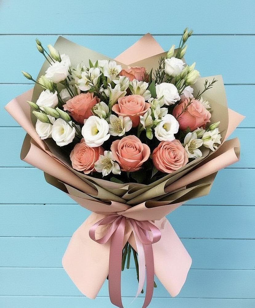 Букет цветов из: Розы, Альстромерии и Лизиантусы в Равнинном