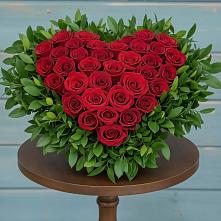 Цветочная композиция из Розы в виде сердца в Равнинном