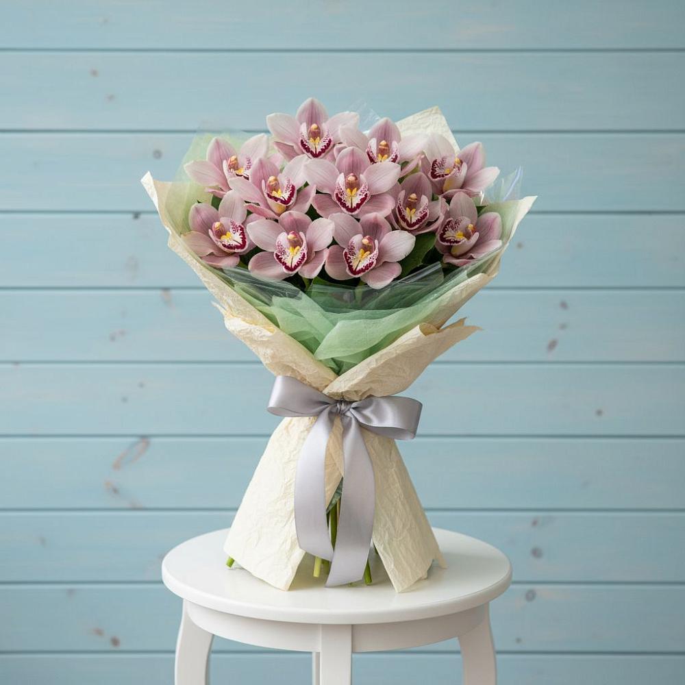 Букет цветов из: Орхидеи и Розы в Равнинном