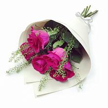 Букет цветов из:  Розы в Равнинном