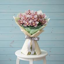 Букет цветов из:  Орхидеи и Розы в Равнинном