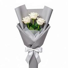 Букет 3 белые розы в Равнинном