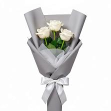 Букет 3 белые розы в Равнинном