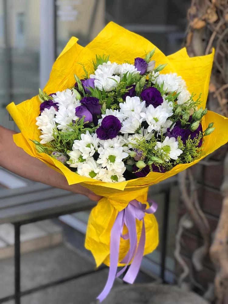 Букет цветов из: Ирисы, Хризантемы и Ромашки в Равнинном