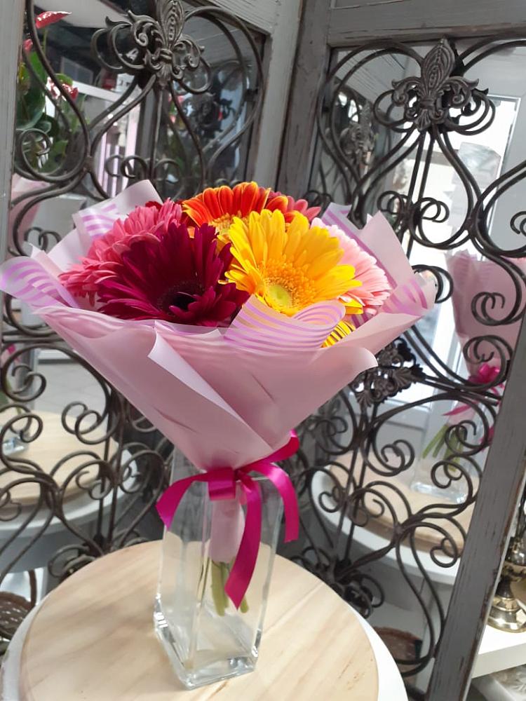 Букет цветов из: Герберы в Равнинном