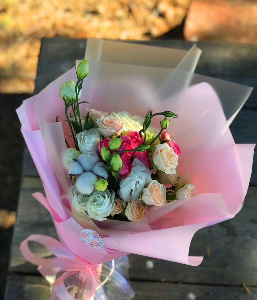 Букет цветов из: Розы и Лизиантусы в Равнинном