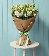 Букет цветов из:  Лизиантусы в Равнинном