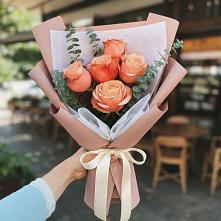 Букет цветов из:  Розы в Равнинном