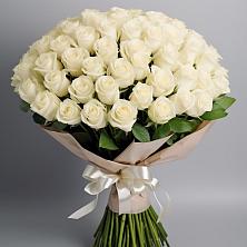 Букет 101 беля роза Белоснежка в Равнинном