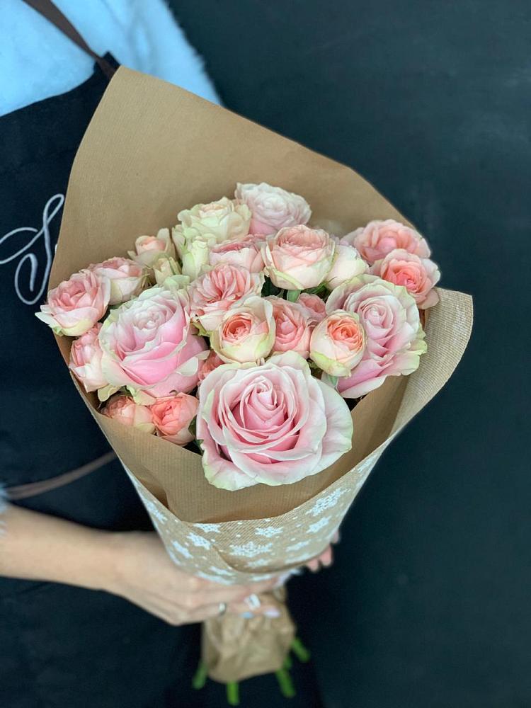 Букет цветов из: Хризантемы и Розы в Равнинном