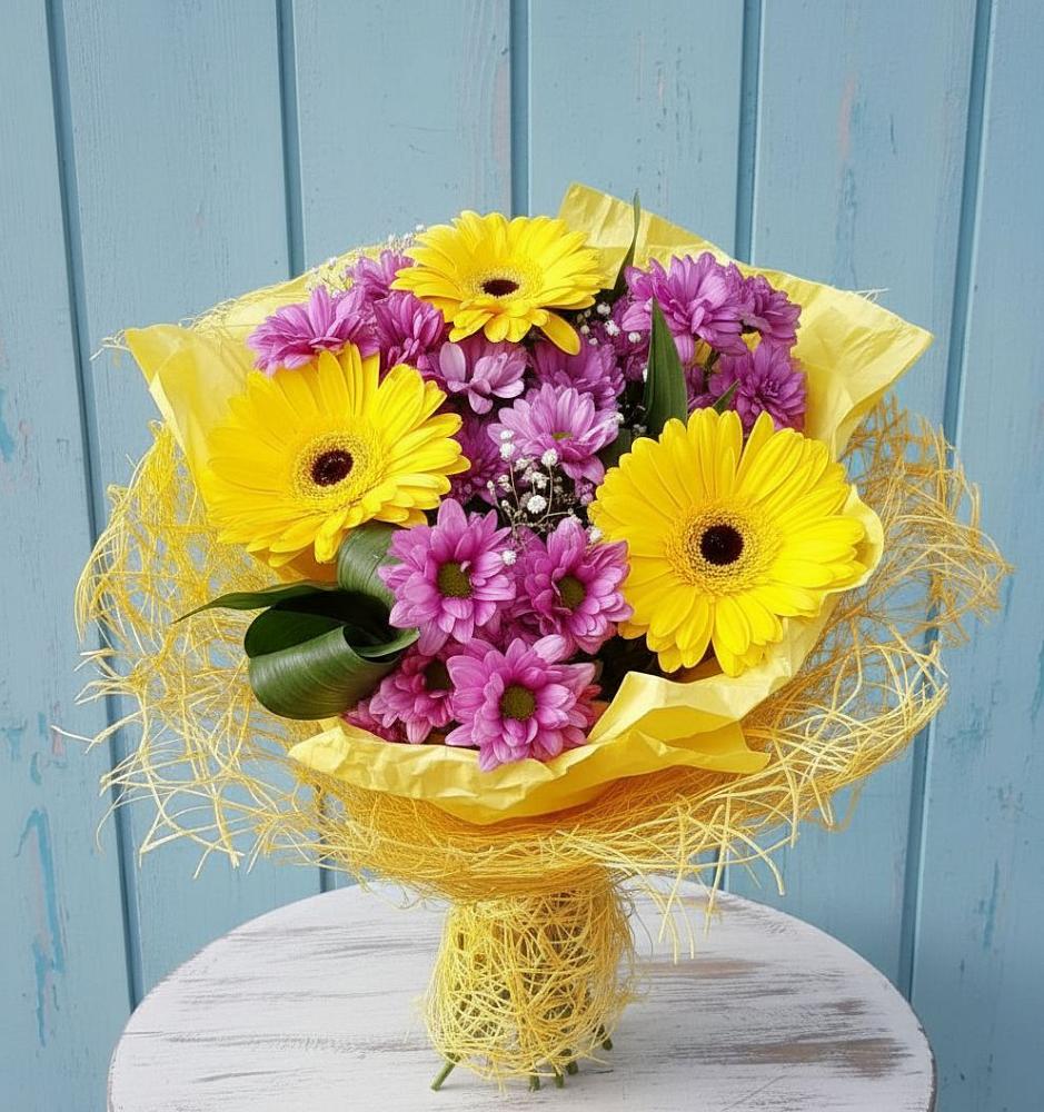 Букет цветов из: Хризантемы и Герберы в Равнинном