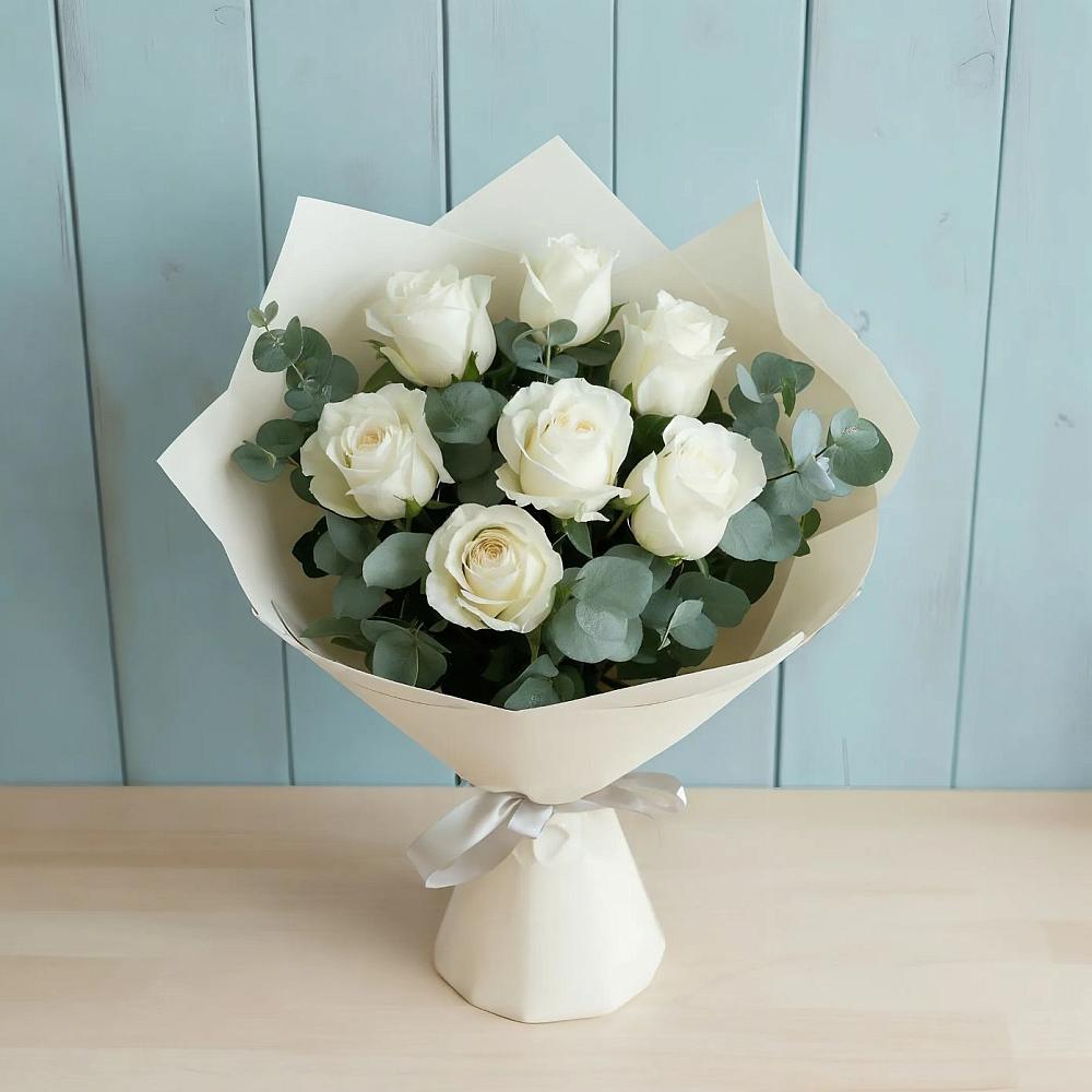 Букет Белые розы в Эвкалипте в Равнинном