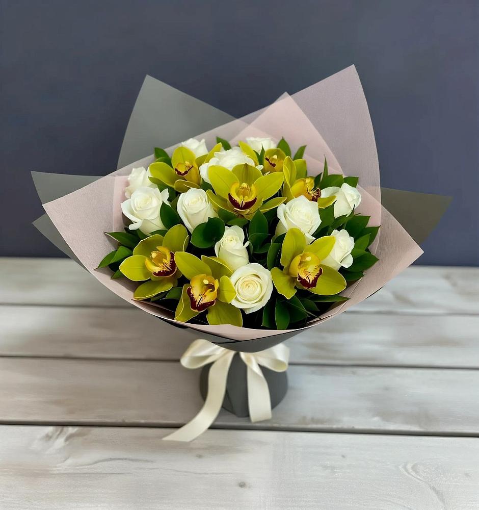 Букет цветов из: Орхидеи и Розы в Равнинном