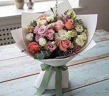 Букет цветов из:  Розы, Лизиантусы и Гвоздики в Равнинном