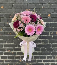 Букет цветов из:  Герберы и Хризантемы в Равнинном