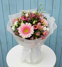 Букет цветов из:  Герберы, Альстромерии и Лизиантусы в Равнинном