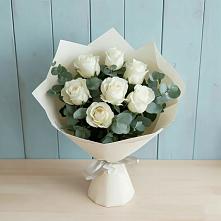 Букет Белые розы в Эвкалипте в Равнинном