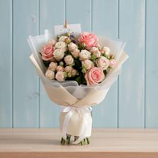 Букет цветов из:  Розы в Равнинном