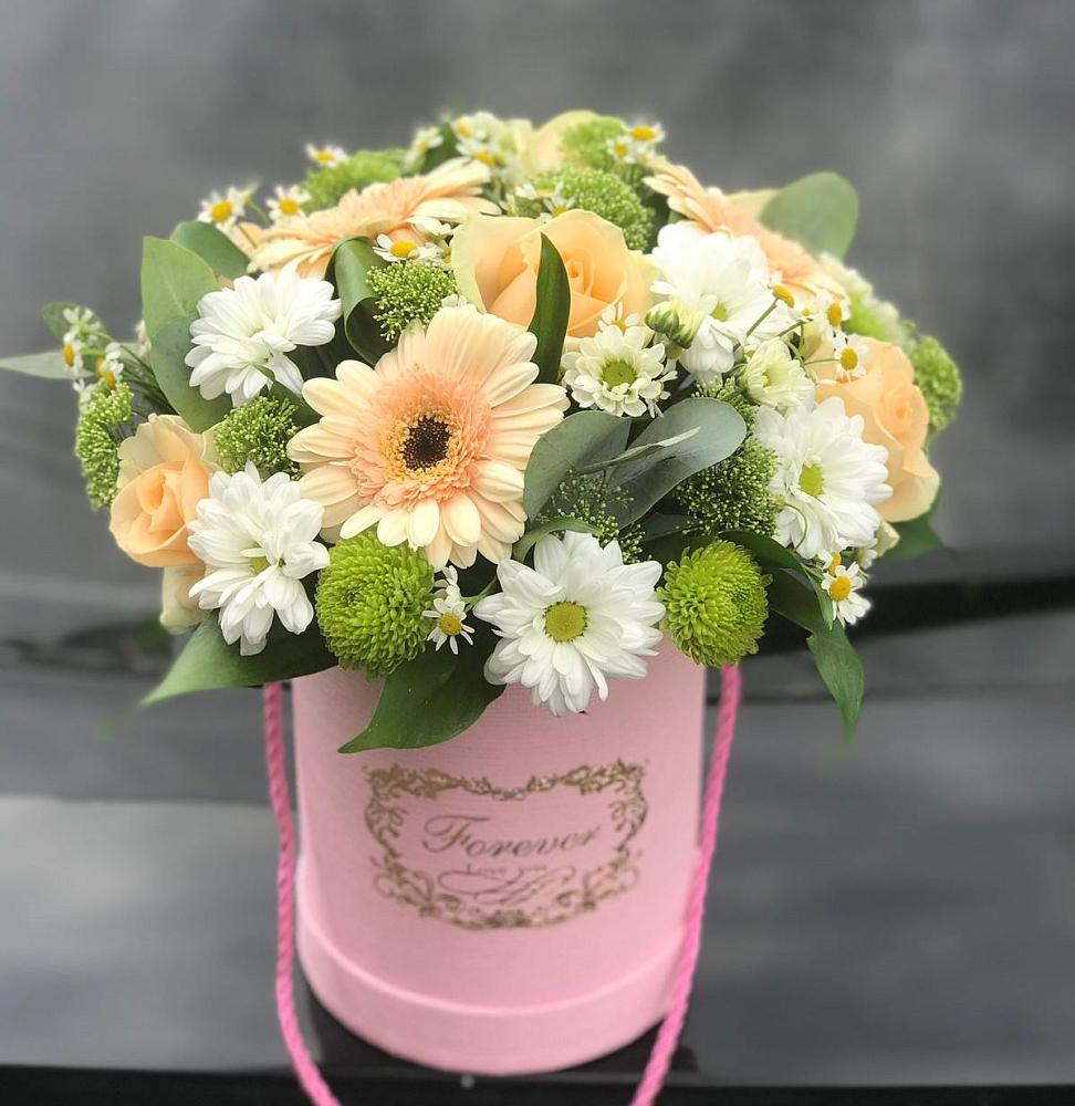 Цветочная композиция из Розы, Герберы и Хризантемы в шляпной коробке в Равнинном