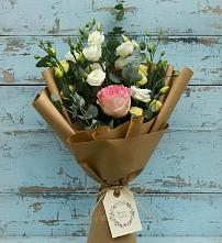 Букет цветов из:  Розы и Лизиантусы в Равнинном