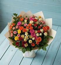 Букет Микс из разноцветных кустовых роз в Равнинном