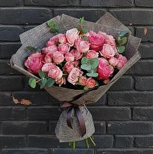 Букет цветов из:  Розы в Равнинном
