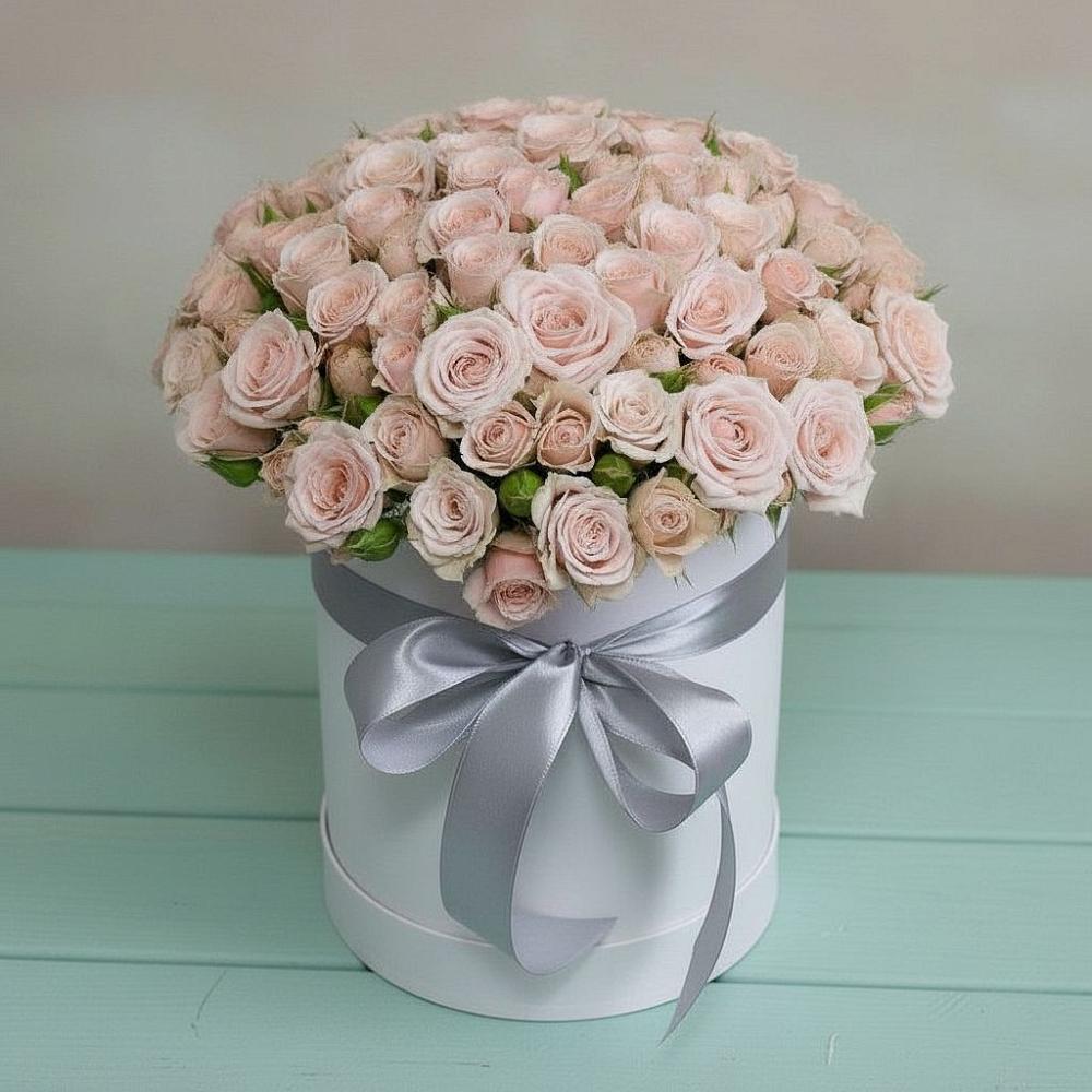 Цветочная композиция из Розы в шляпной коробке в Равнинном